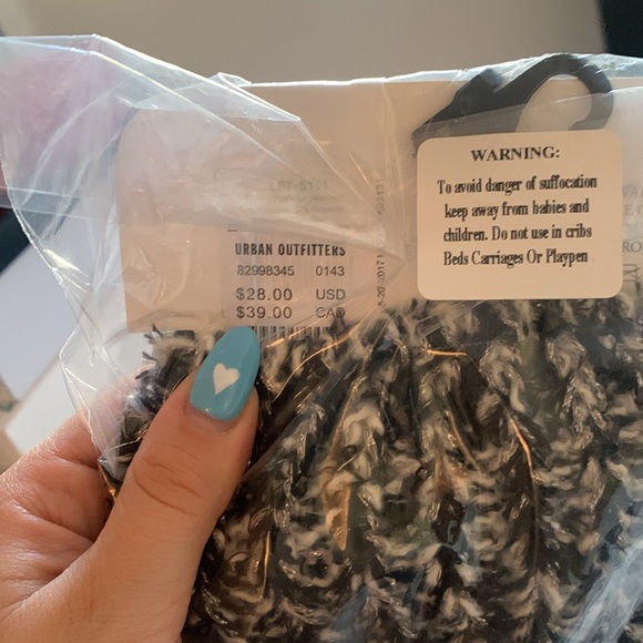 Sparkly Black/White Knit Leg Warmers - Picture 4 of 6